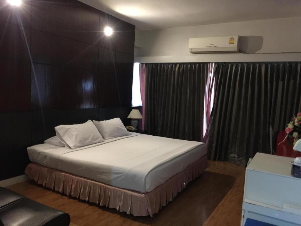 Pailyn Phitsanulok Hotel Exterior photo
