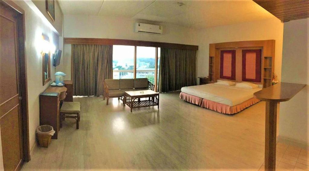 Pailyn Phitsanulok Hotel Exterior photo
